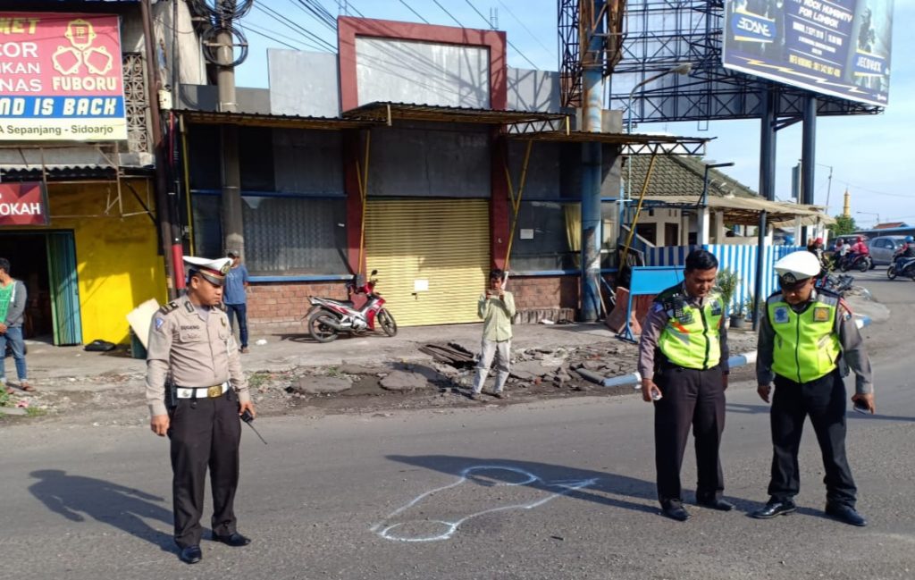 Desainer Lia Afif Usung Batik Lamongan