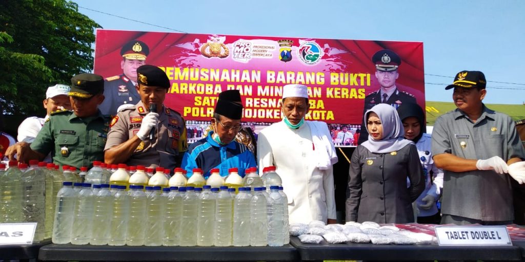 Banjir Rob Terjang Ambunten Sumenep, Sejumlah Rumah Porak Poranda
