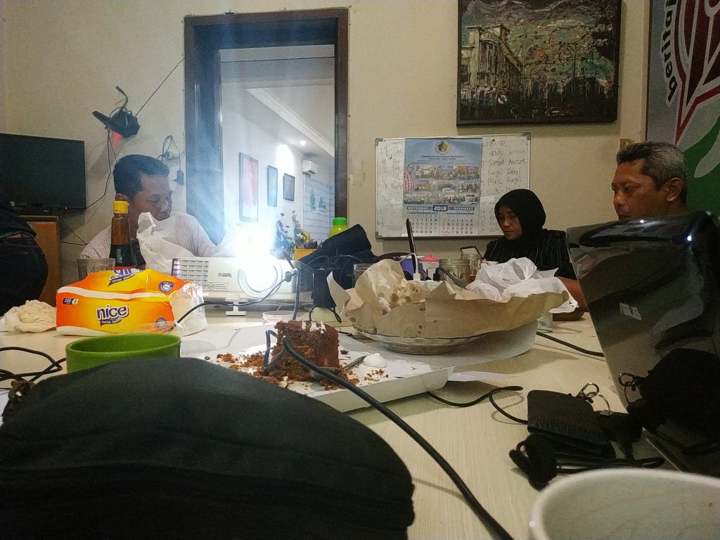 Menko PMK Sebut Kebutuhan Pengungsi di Pronojiwo Lumajang Mencukupi