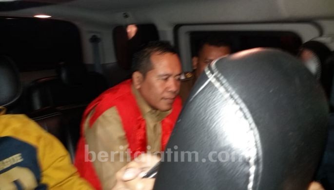 Muchtar Sekretaris dan Plt BPPKAD Gresik Resmi Tersangka