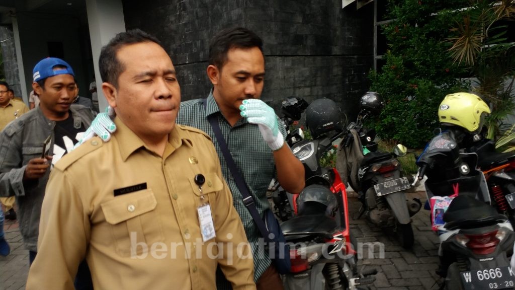 Muchtar Plt BPPKAD Beserta 13 Pegawainya Diangkut Kejaksaan Gresik