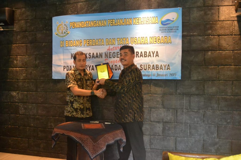 Kejari Surabaya dan PDAM Perpanjang MoU Bantuan Hukum