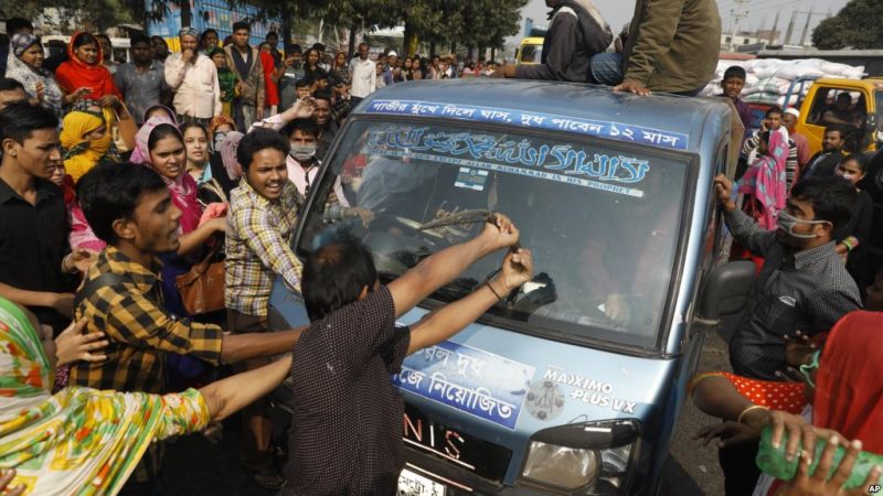 Protes Buruh Garmen Berakhir Rusuh, 1 Demonstran Tewas