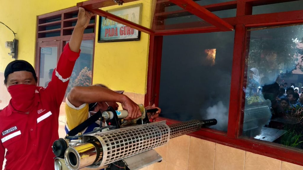 6 Warga Terserang DBD, Warga Puri Lakukan Fogging Mandiri