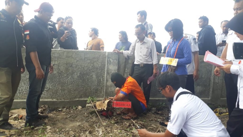 Rekonstruksi Kasus Bayi Dikubur Hidup-hidup, Tersangka Peragakan 26 Adegan