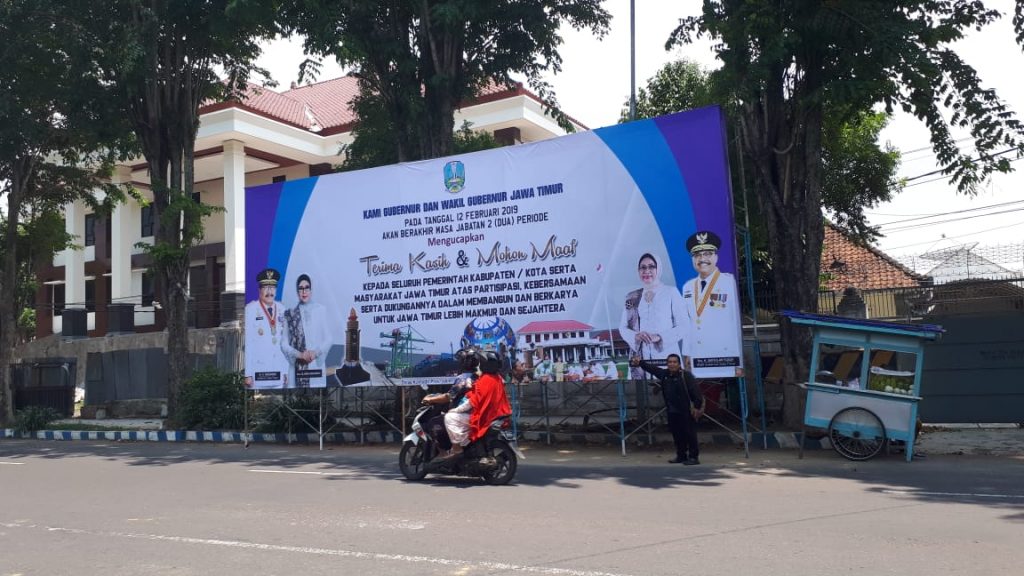 50 Baliho Terpasang, Kata Pamitan Pakde Karwo-Gus Ipul Menyentuh Hati