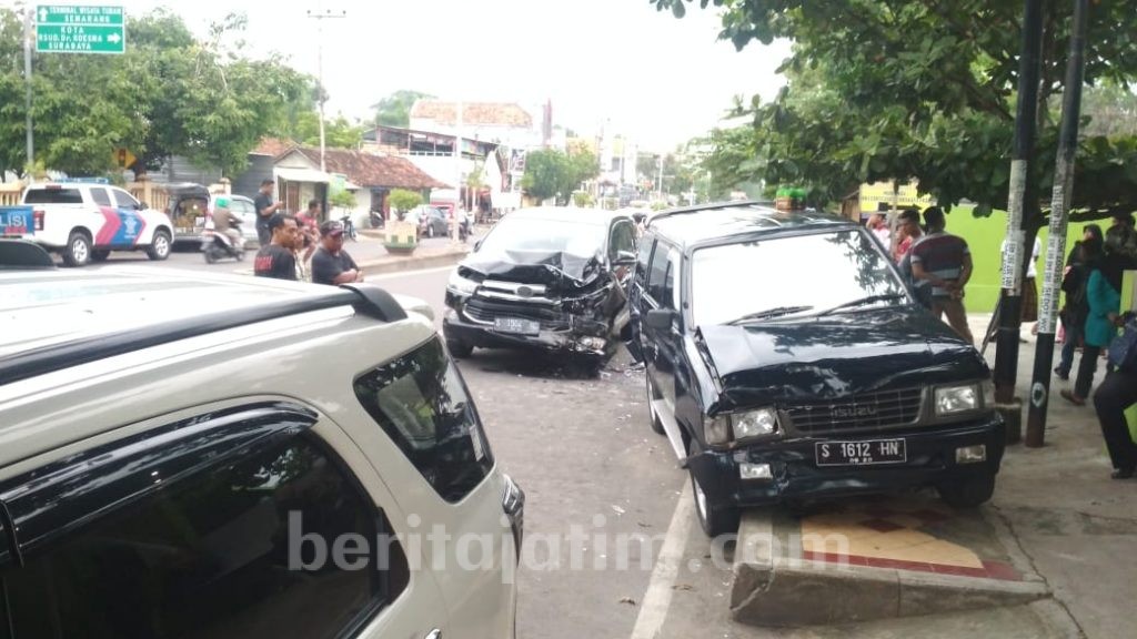 Bawa Innova Rental, Kades Ini Alami Kecelakaan Beruntun