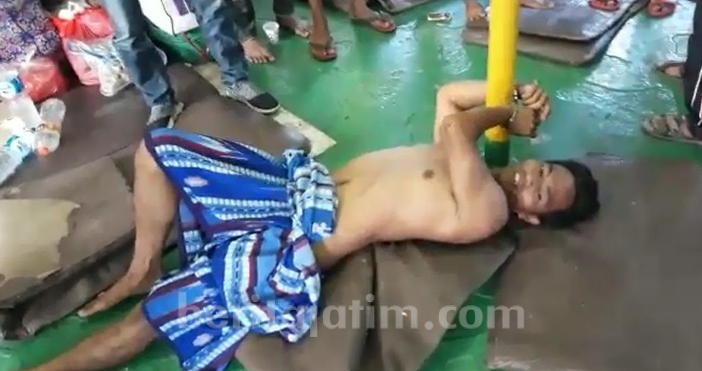 Telanjang Bulat, Penumpang Kapal DBS Terjun ke Laut