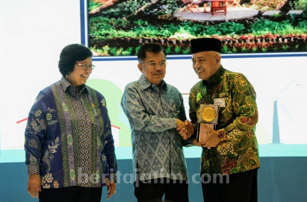 Pemkab Malang Raih Piala Adipura 11 Kali