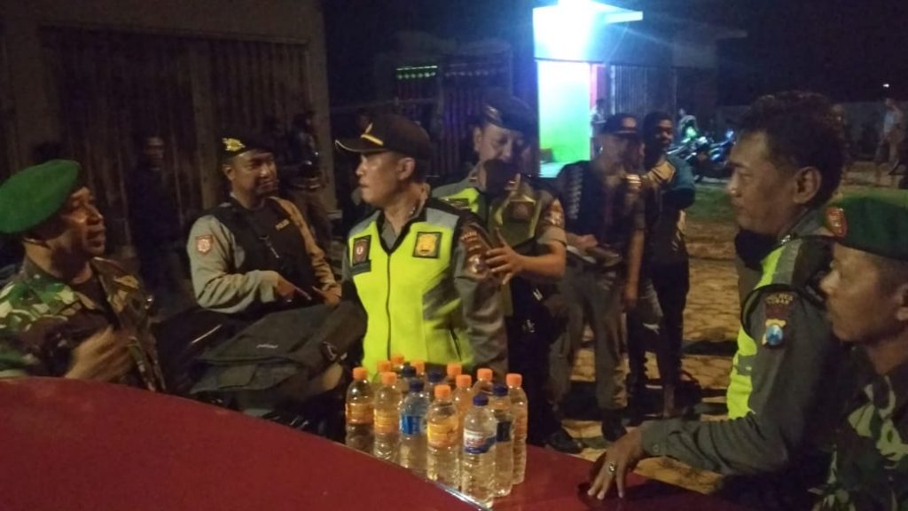 Kedapatan Simpan Arak, Emak-emak Pemilik Kafe Gigit Polisi