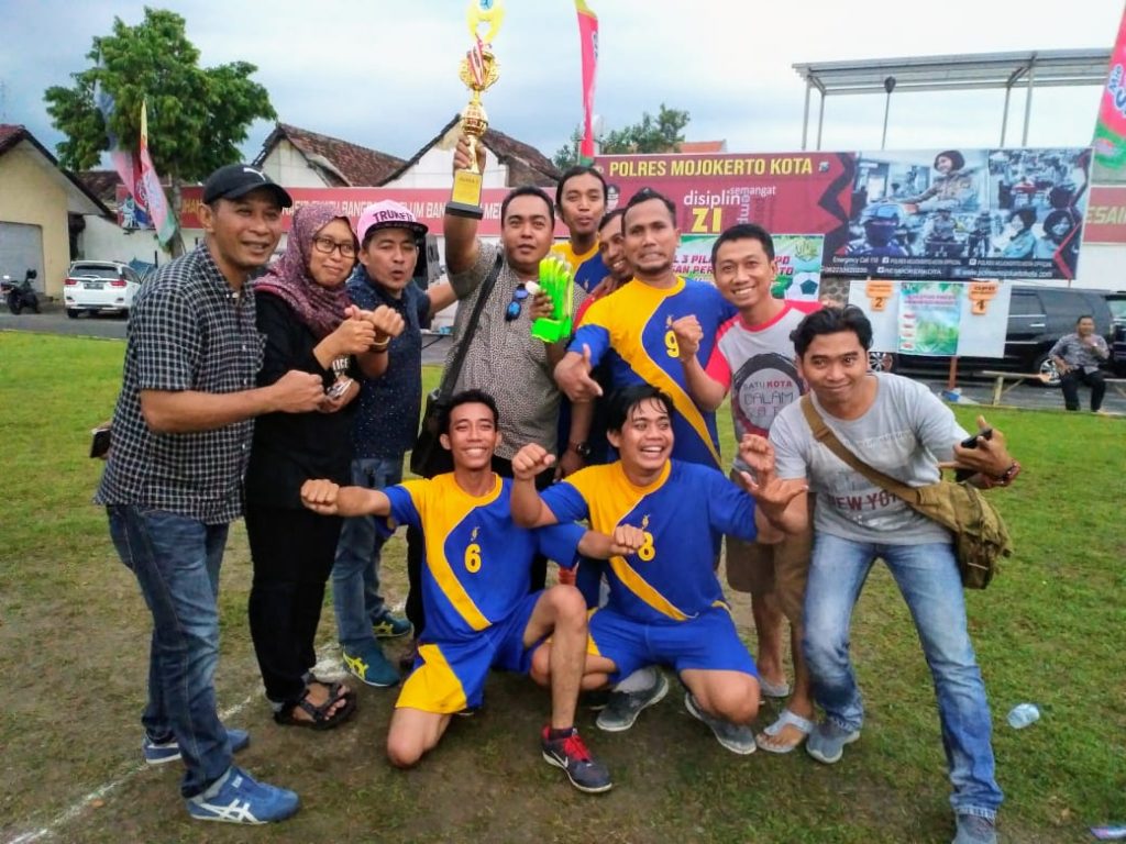 Ukir Sejarah, PWI Mojokerto Juara 1 Futsal Polres Mojokerto Kota