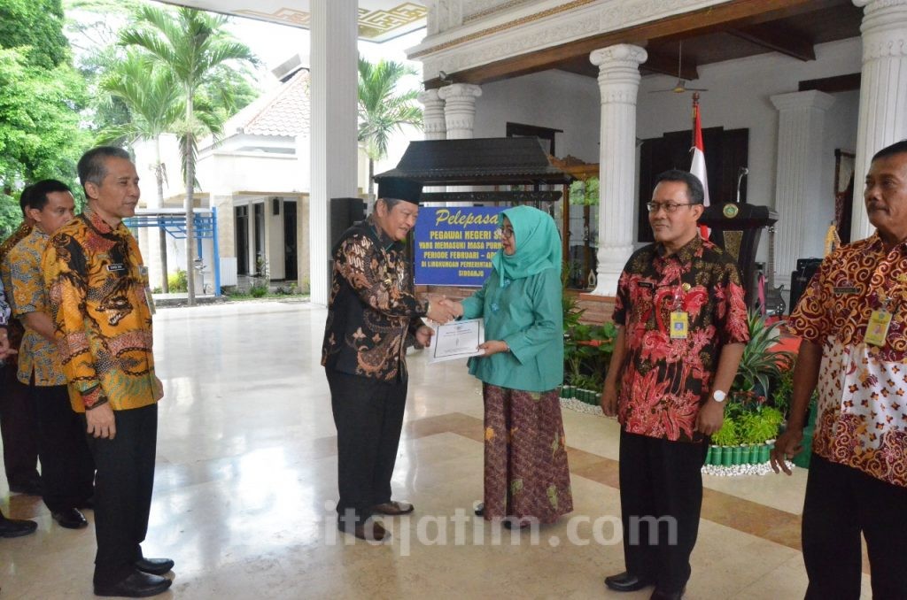 Bupati Sidoarjo Lepas 113 PNS yang Masuk Masa Pensiun