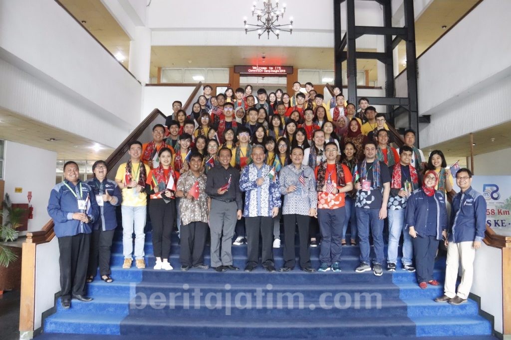CommTECH ITS Kenalkan Indonesia ke Dunia Luar