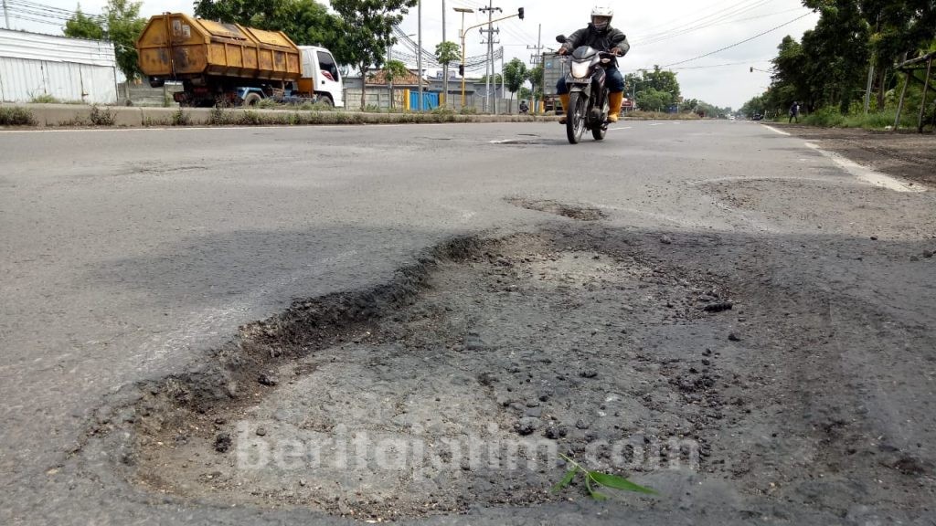Awas Jalan By Pass Mojokerto Banyak Lubang
