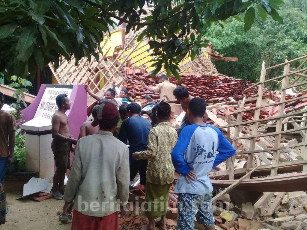 1 Ruang untuk Siswa 2 Kelas, Disdik Janji Rehab SDN Sendir Lenteng
