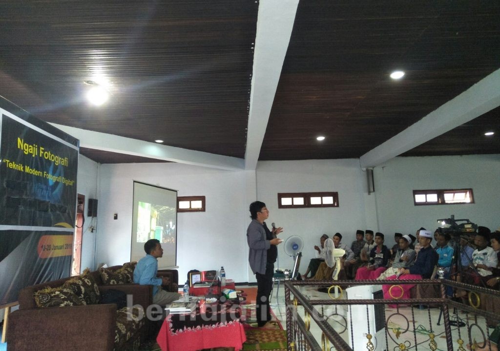 Yuyung Abdi: Semua Orang Bisa Memotret, Tapi…