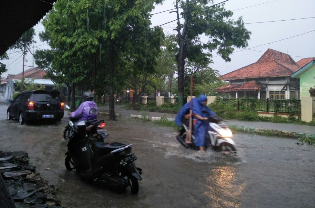 Hujan Lebat, Jl Brawijaya Pamekasan Tergenang Air