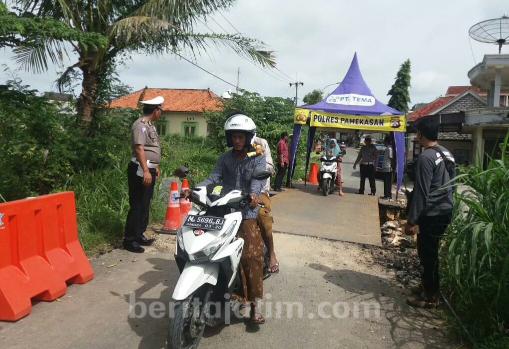 Jalan Amblas di Pamekasan Dipastikan Selesai Akhir Februari