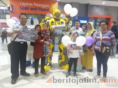 Robot Transformers Ajak Peduli Korban Tsunami Banten di Stasiun Gubeng