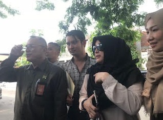 Datangi Polda Jatim, Jane Shalimar Bezuk Vanessa Angel