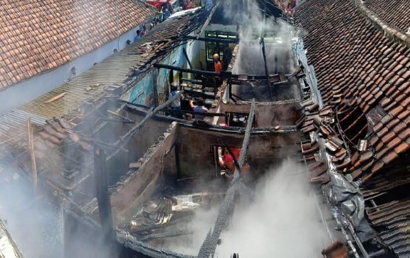 Rumah Warga Tempeh Lumajang Terbakar