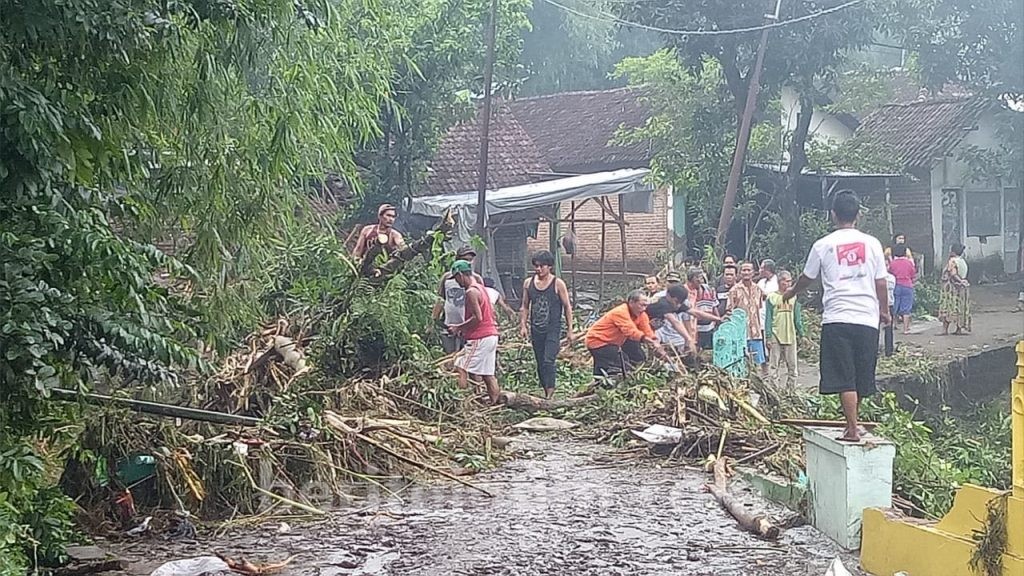 Awas! Sejumlah Sungai di Kabupaten Mojokerto Meluap