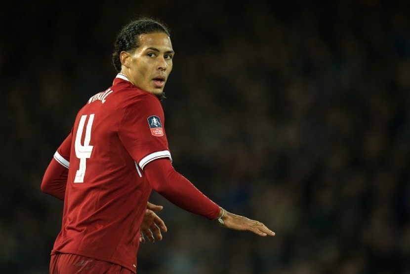 Pelatih Brighton: Van Dijk Bek Papan Atas Liga Inggris