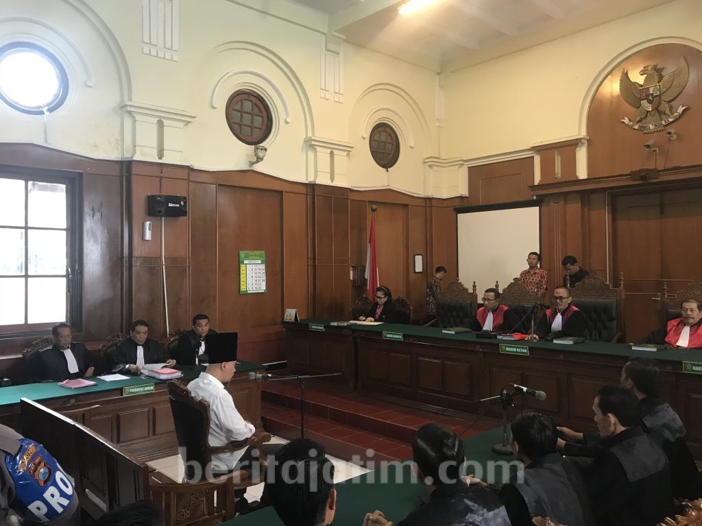 Ahmad Dhani Minta Ibunya Jangan Menangis