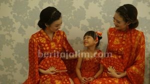 Tampil Elegan dengan Cheongsam Batik Sutra Pekalongan