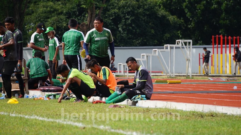 Persaingan Kiper Persebaya Ketat