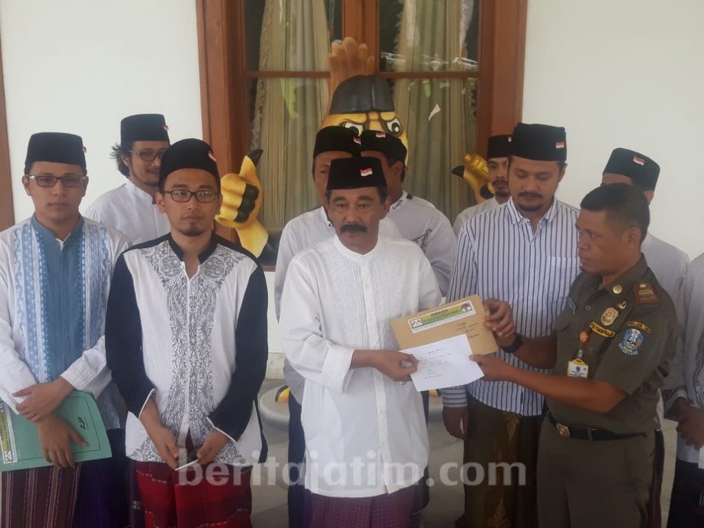 Barisan Santri Merah Putih: 99,9 Persen Pakde Karwo Dukung Jokowi