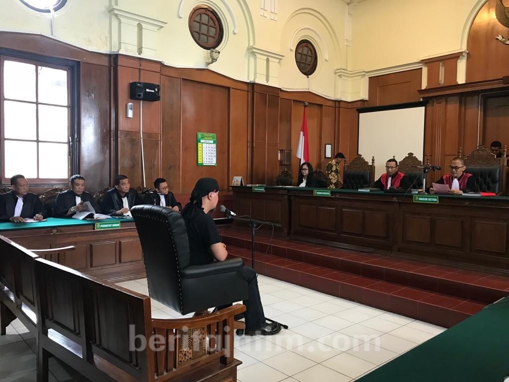 Sidang Perdana, Ahmad Dhani Tak Didampingi Keluarga