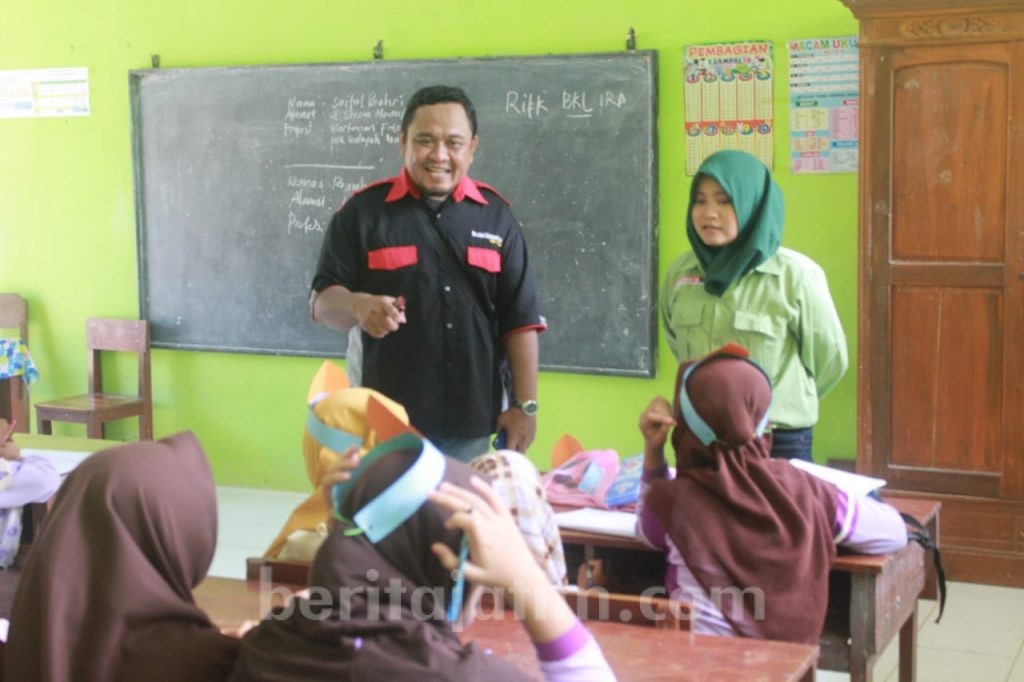 Wartawan dan Relawan Gembleng Siswa SD Meriahkan HPN 2019