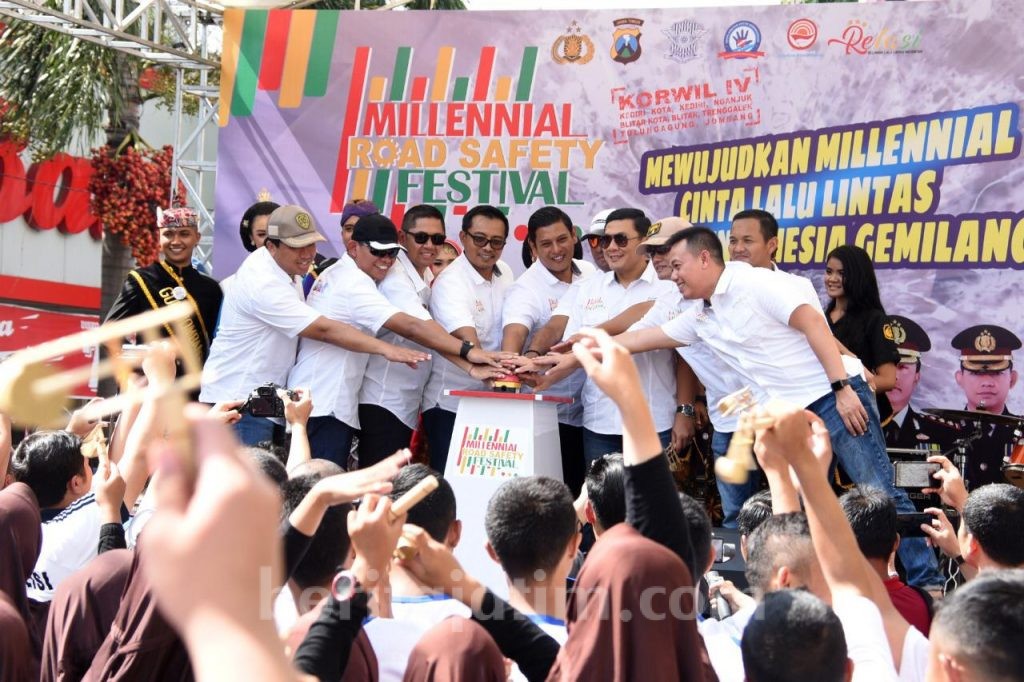 Safari MRSF di Kota Kediri, Ajari Milenial Berkendara Aman