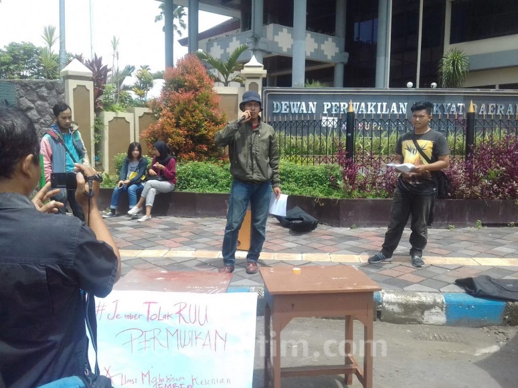 Aliansi Mahasiswa Kesenian Jember Kecewa Anang Hermansyah