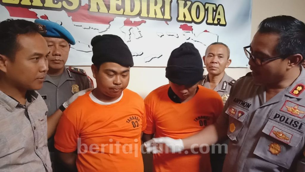 Wanita Tua Dipacari, Dapat Uang setelah Berhubungan Badan