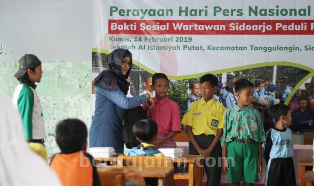 Wartawan Sidoarjo Kompak Bantu Siswa Kurang Mampu