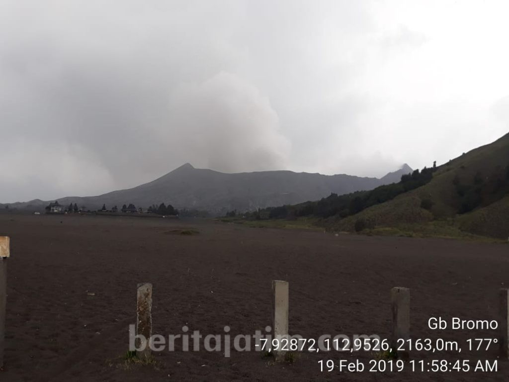 Balai Besar TNBTS Bantah Gunung Bromo Erupsi