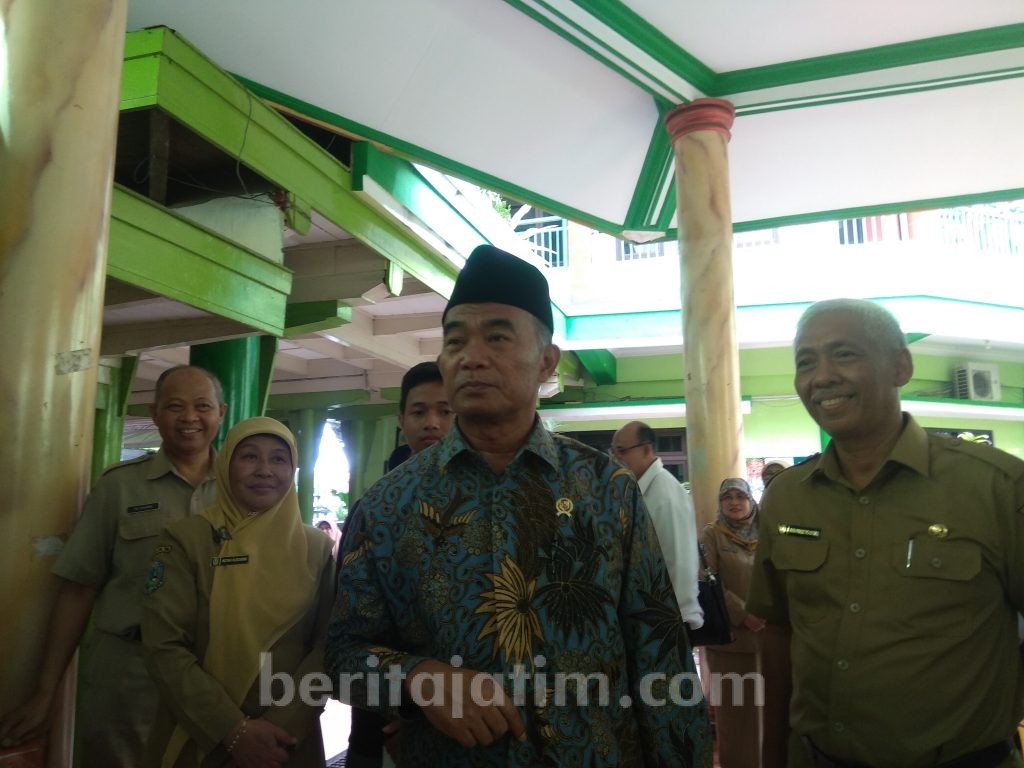 Mendikbud Pastikan SMA/SMK Sama Baiknya