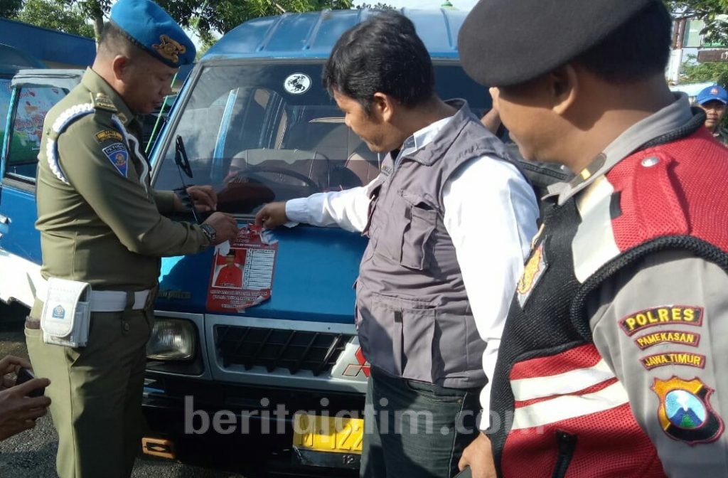 Bawaslu Pamekasan Tertibkan 37 Alat Peraga Kampanye