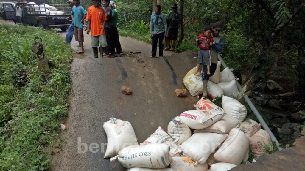 Jembatan Tua di Tuban Ambruk, Untung Tak Ada Korban Jiwa