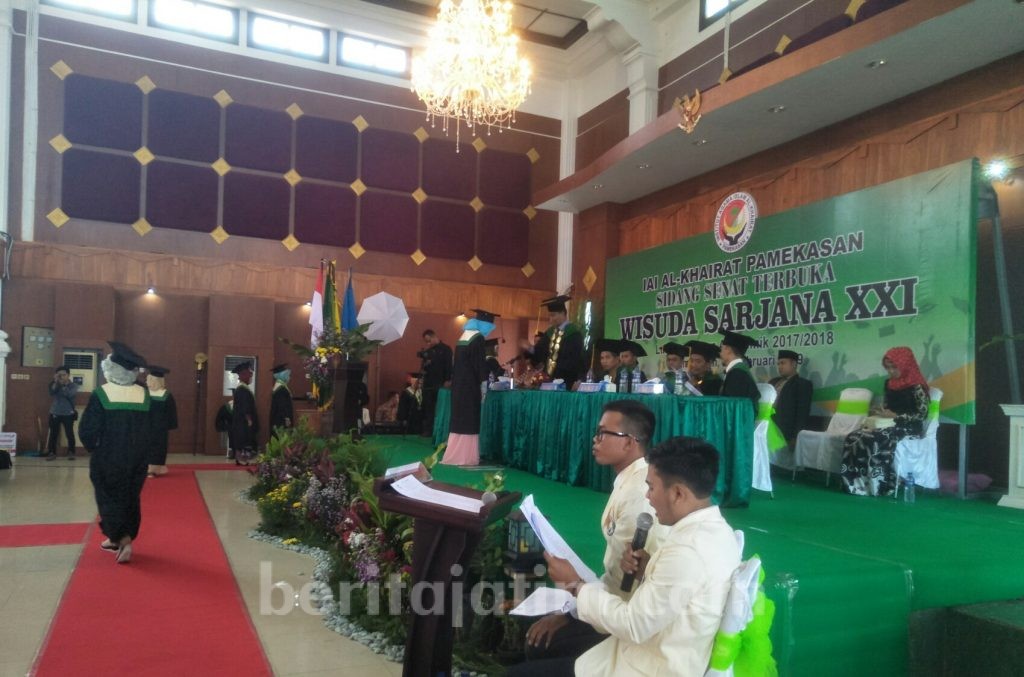 213 Mahasiwa IAI Al-Khairat Pamekasan Ikuti Prosesi Wisuda Sarjana