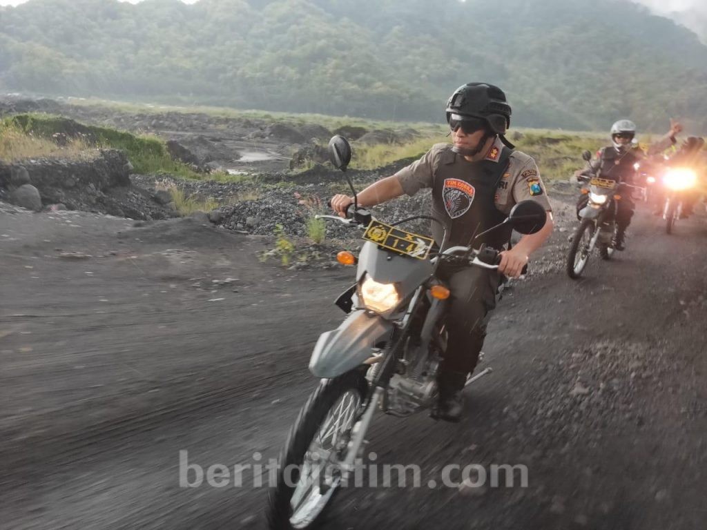 Kapolres Lumajang Pantau Jalur Tambang Pasir
