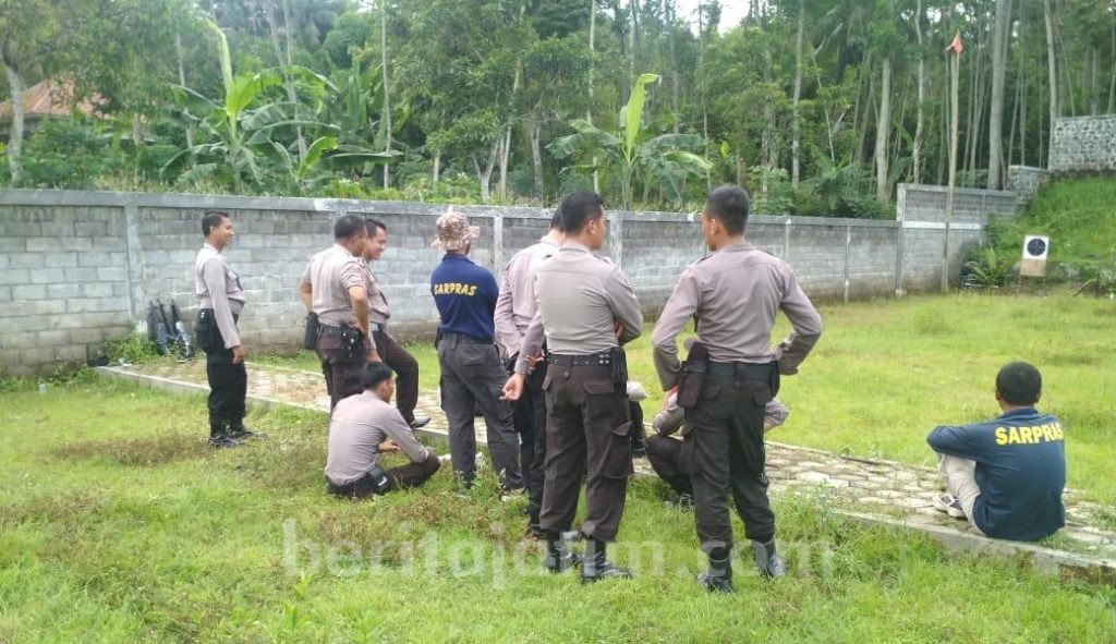 Tim Pemburu Begal Lumajang Dilatih Menembak