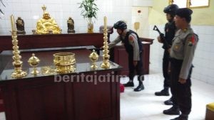Jelang Imlek, Polres Lumajang Sterilisasi Vihara Matireya