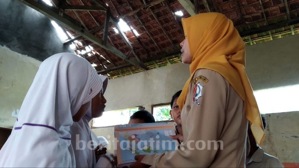Sering Siswa Terpaksa Sandalan saat Sekolah