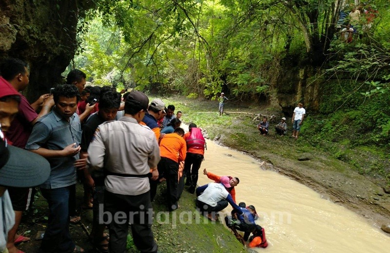 Diduga Rem Blong, Nenek di Magetan Meninggal Masuk Sungai, Cucu Selamat
