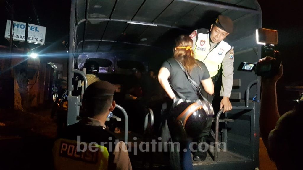 6 Pasangan ‘Kumpul Kebo’ Rayakan Malam Valentine di Kamar Hotel