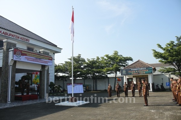 Kejari Kabupaten Kediri Upacara Pencanangan Zona Integritas WBK dan WBBM