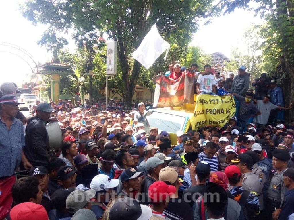 Ini Penyebab Ribuan Warga Dampit Demo Polres Malang